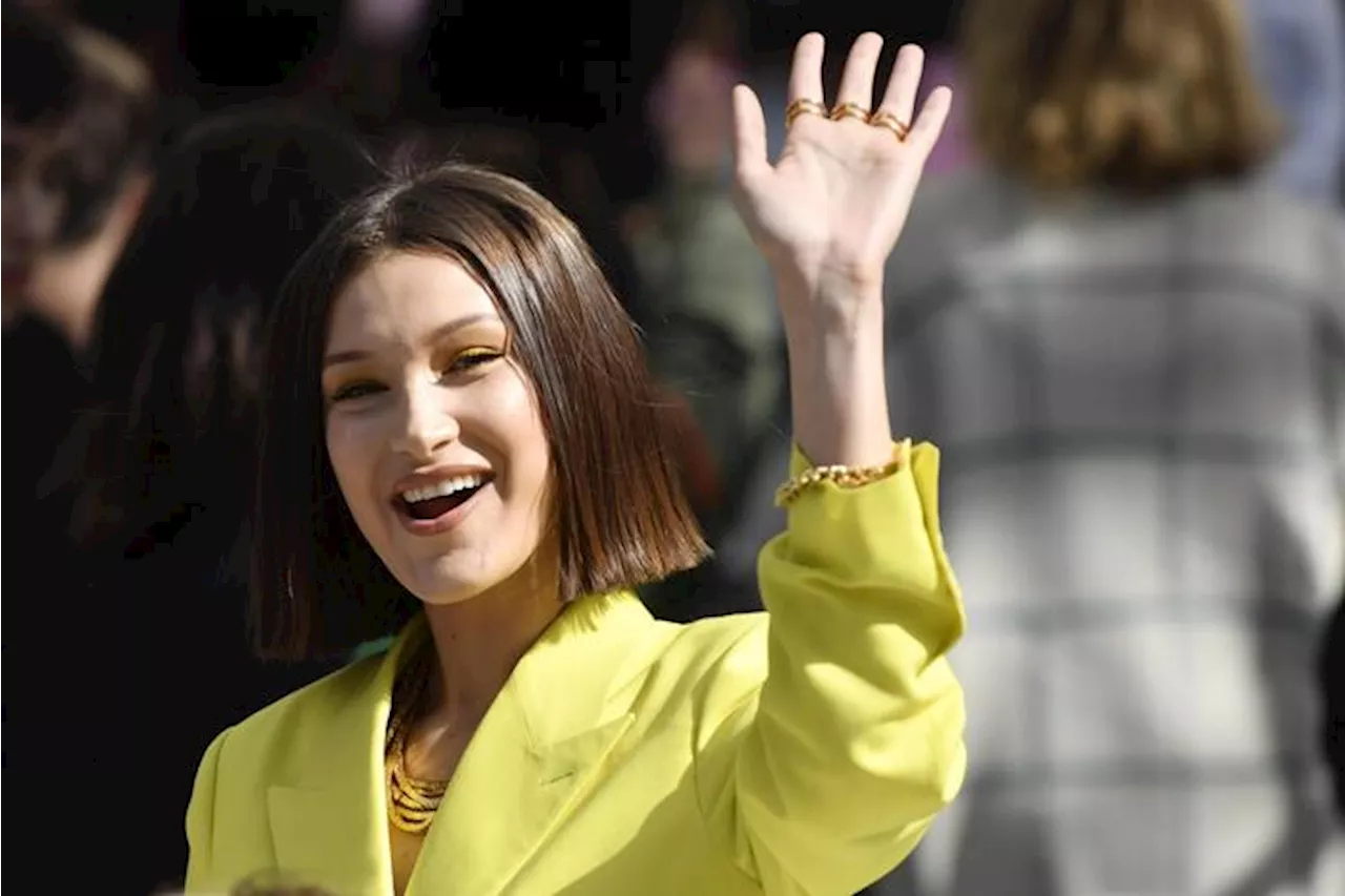 Via la palestinese Bella Hadid dalla campagna di Natale di Dior, scelta l'israeliana May Tager