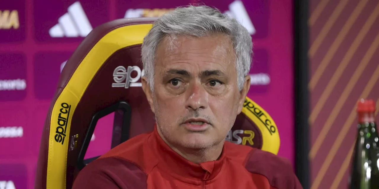 Mourinho, dura replica a Sarri: la frecciata in conferenza infiamma il derby