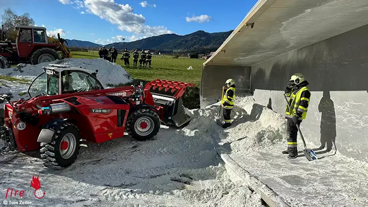 Stmk: Lkw mit 25 Tonnen Kalk in Spielberg umgekippt → 5-stündiger Einsatz