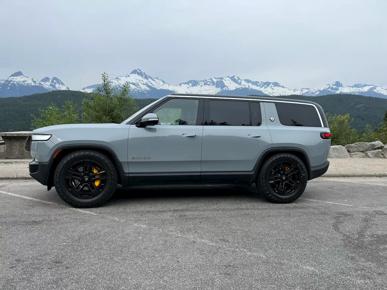 Rivian’s quad-motor R1S SUV has some serious chops, but it doesn’t come cheap