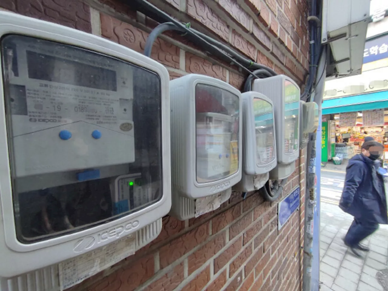 ‘전력 절반 소비’ 대기업 전기요금만 인상…한전 숨통 트일까