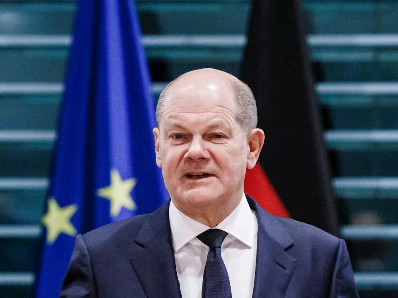 Schiaffo alla sinistra. Scholz ci copia sui migranti: procedure d'asilo anche in Paesi terzi