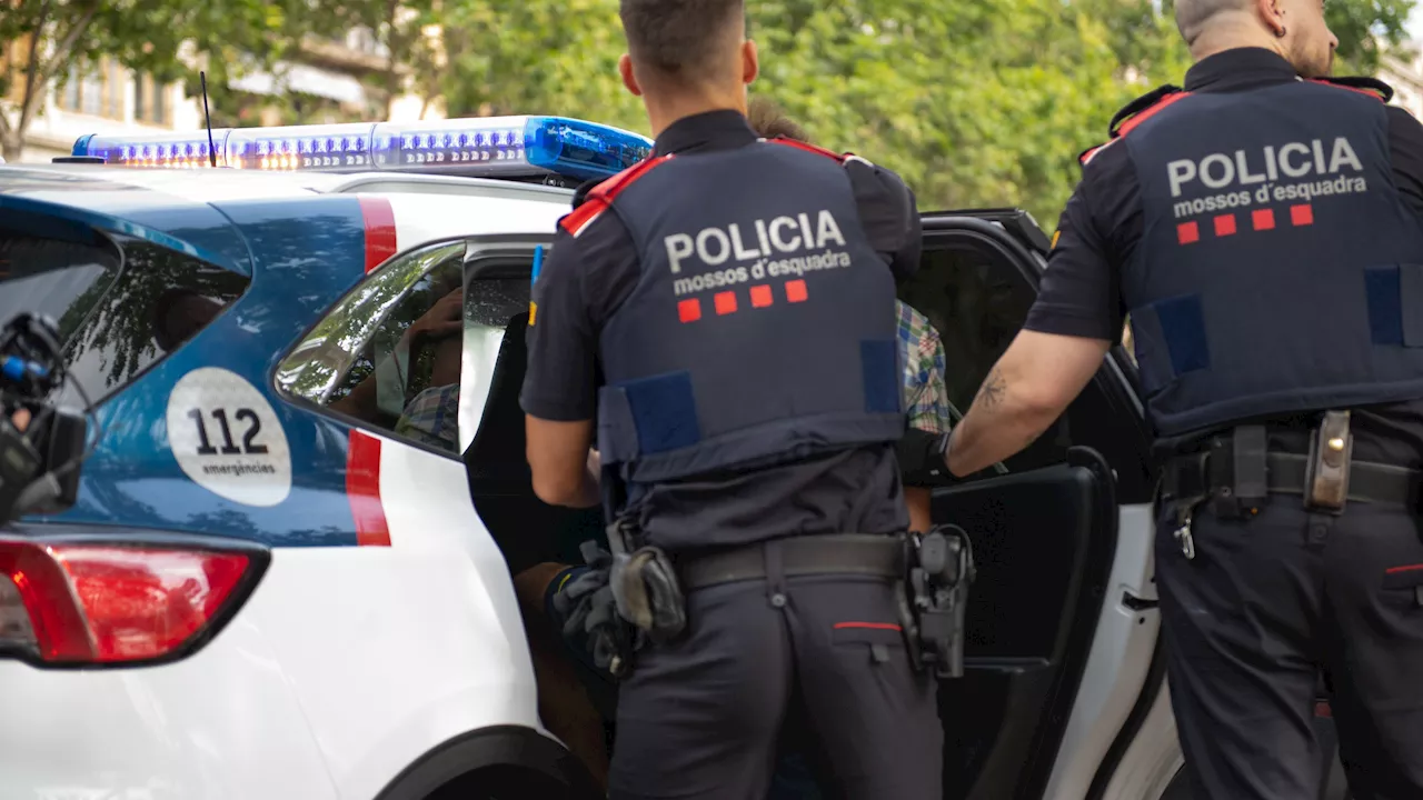 Jóvenes abordados en calles estrechas con la técnica del 'mataleón' en Barcelona