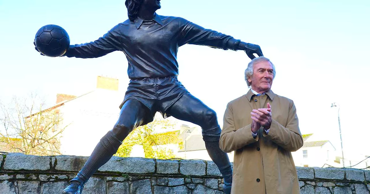 Statue of Pat Jennings, Northern Ireland’s ‘greatest sport ambassador’, unveiled