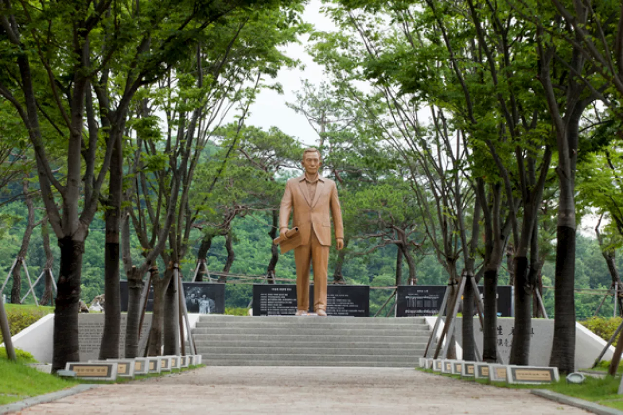 '조국은 다시 그를 부른다'...박정희 동상, 대구에 세운다