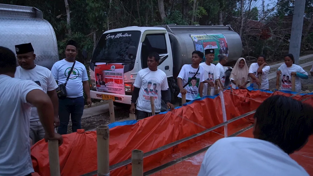 Peduli Warga, Santri Ganjar Jateng Salurkan Puluhan Ribu Liter Air Bersih