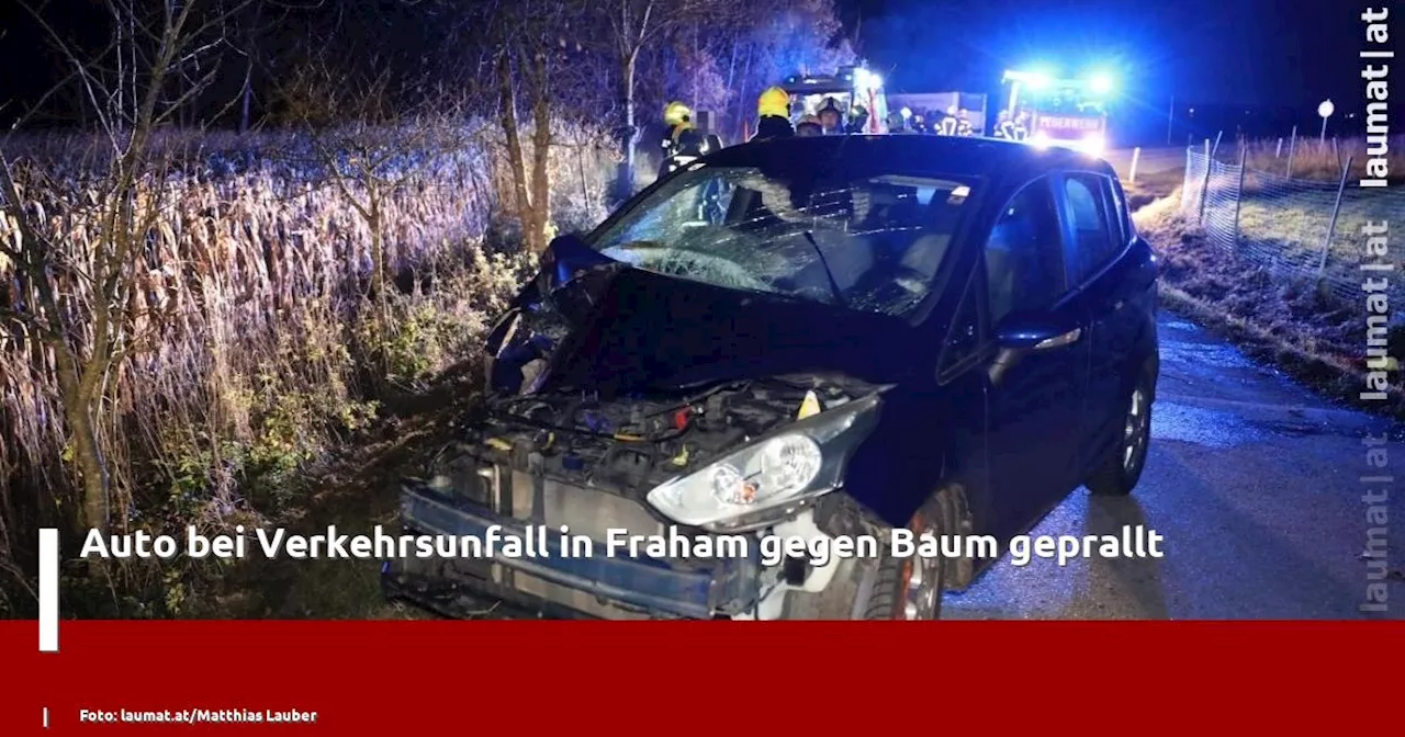 Auto bei Verkehrsunfall in Fraham gegen Baum geprallt