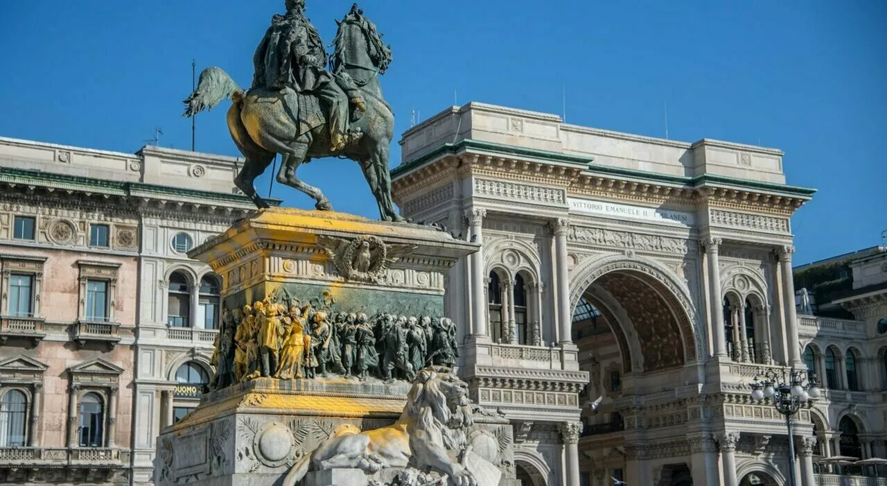 Milano, rivoluzione in Galleria: arrivano Balenciaga e The Bridge, canoni d'affitto alle stelle