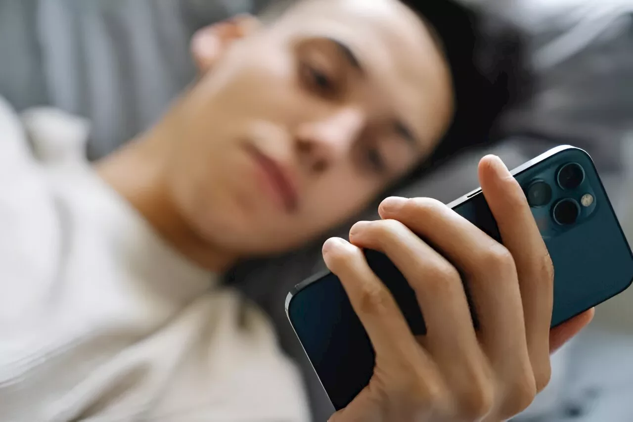 Researchers track global smartphone addiction patterns in largest-ever study