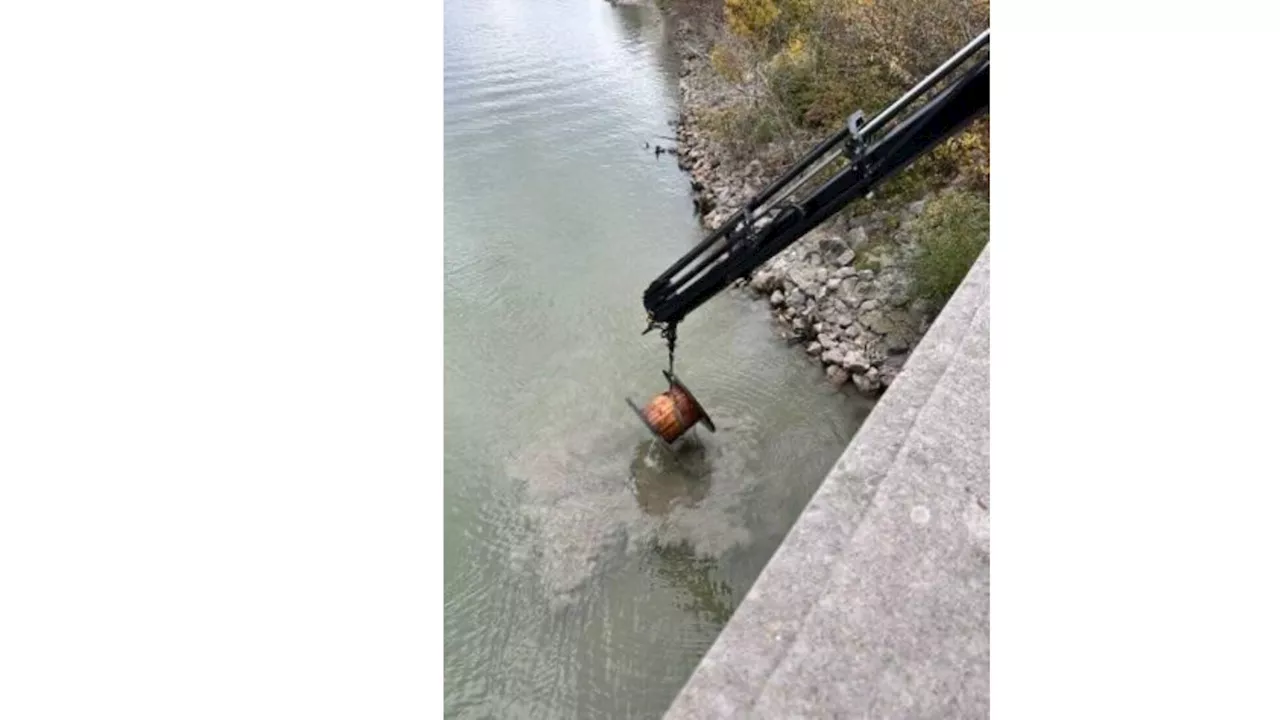 Taucher suchen nach 200 Meter langem Kabel in der Donau