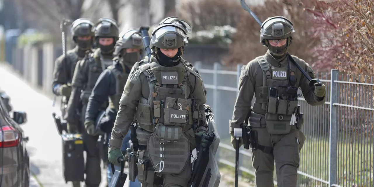 Großeinsatz in Hamburg: Lehrerin der Schule wohl mit Waffe bedroht