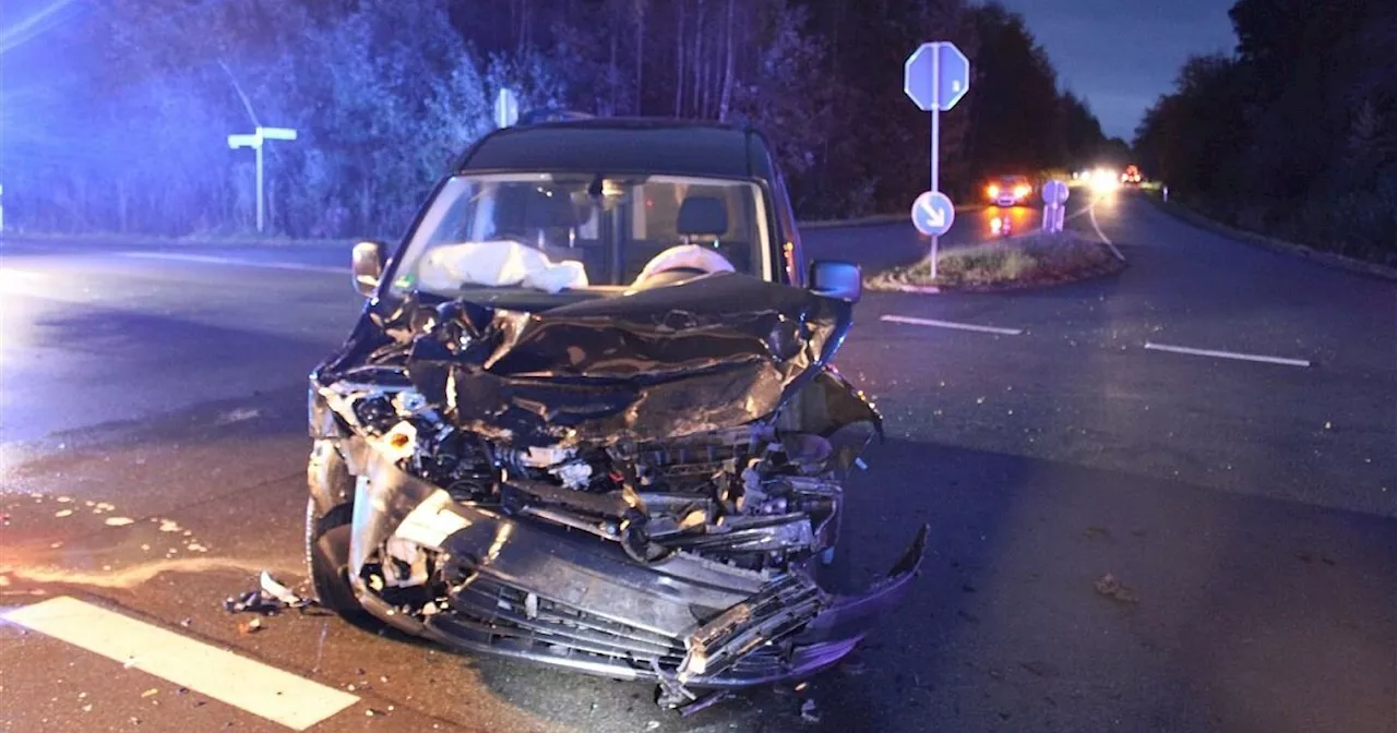 Gegen Lkw-Tank geprallt: Autofahrerin in Stemwede verletzt