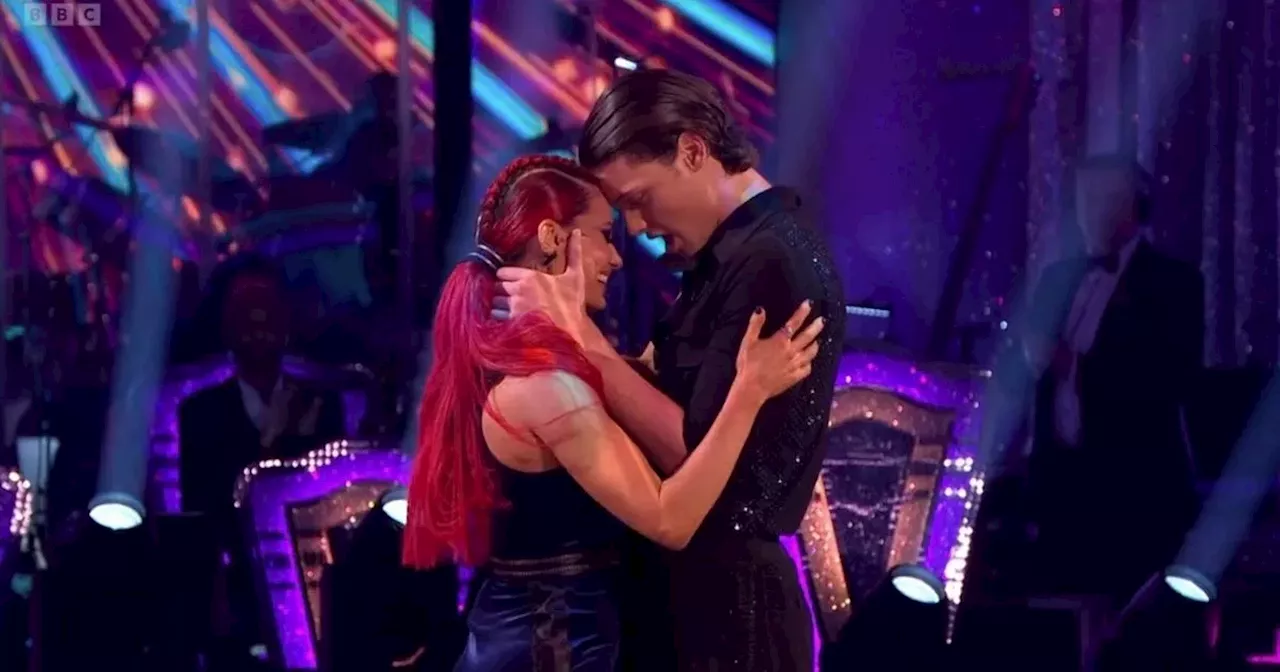 Strictly pro defends Bobby and Dianne 'kiss' with 'controversial' comment