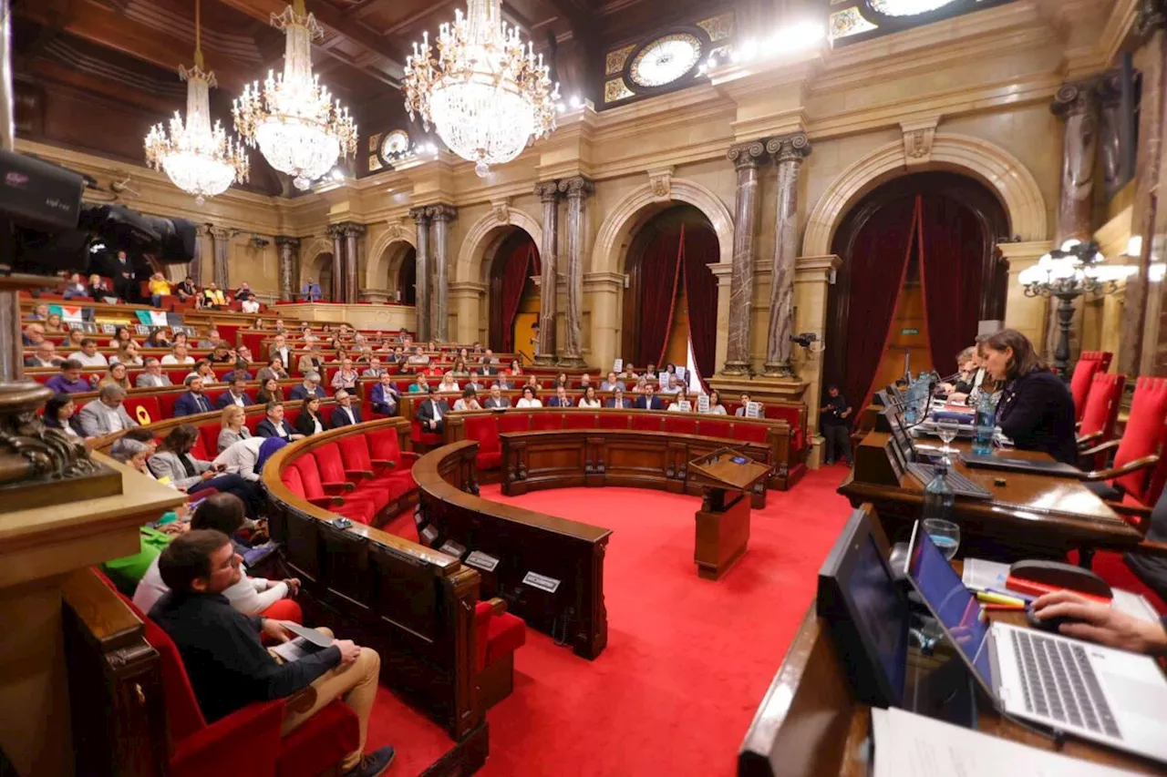 El Parlament de Catalunya pide la libertad de Pablo González y Julian Assange