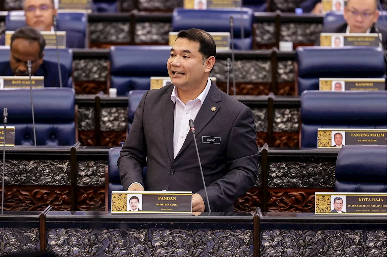 Poverty numbers only based on official figures from Stats Dept, says Rafizi