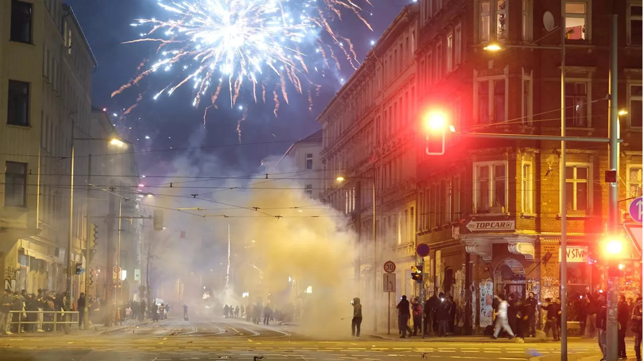 Böller und Raketen an Silvester: Mehrheit der Deutschen hat ablehnende Haltung