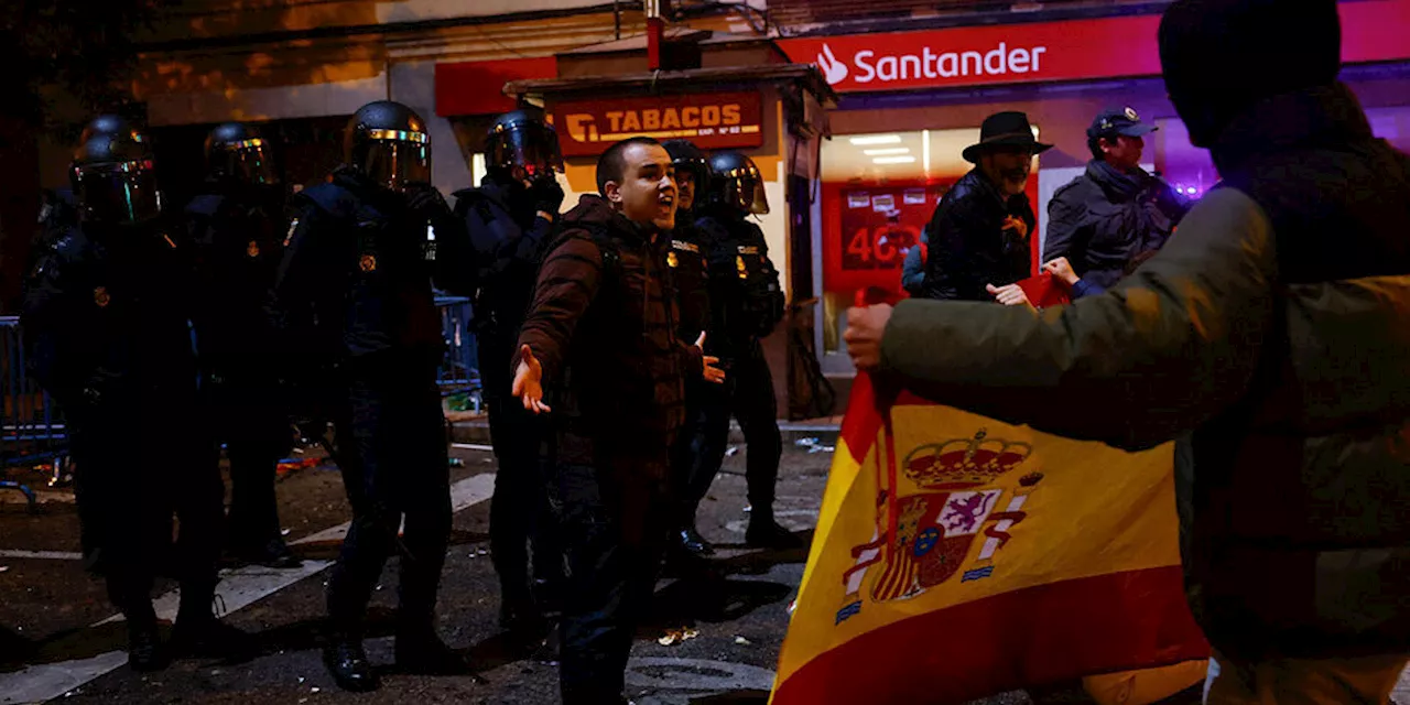 Proteste gegen Amnestiegesetz in Spanien: Rechte Gewalt gegen Amnestie