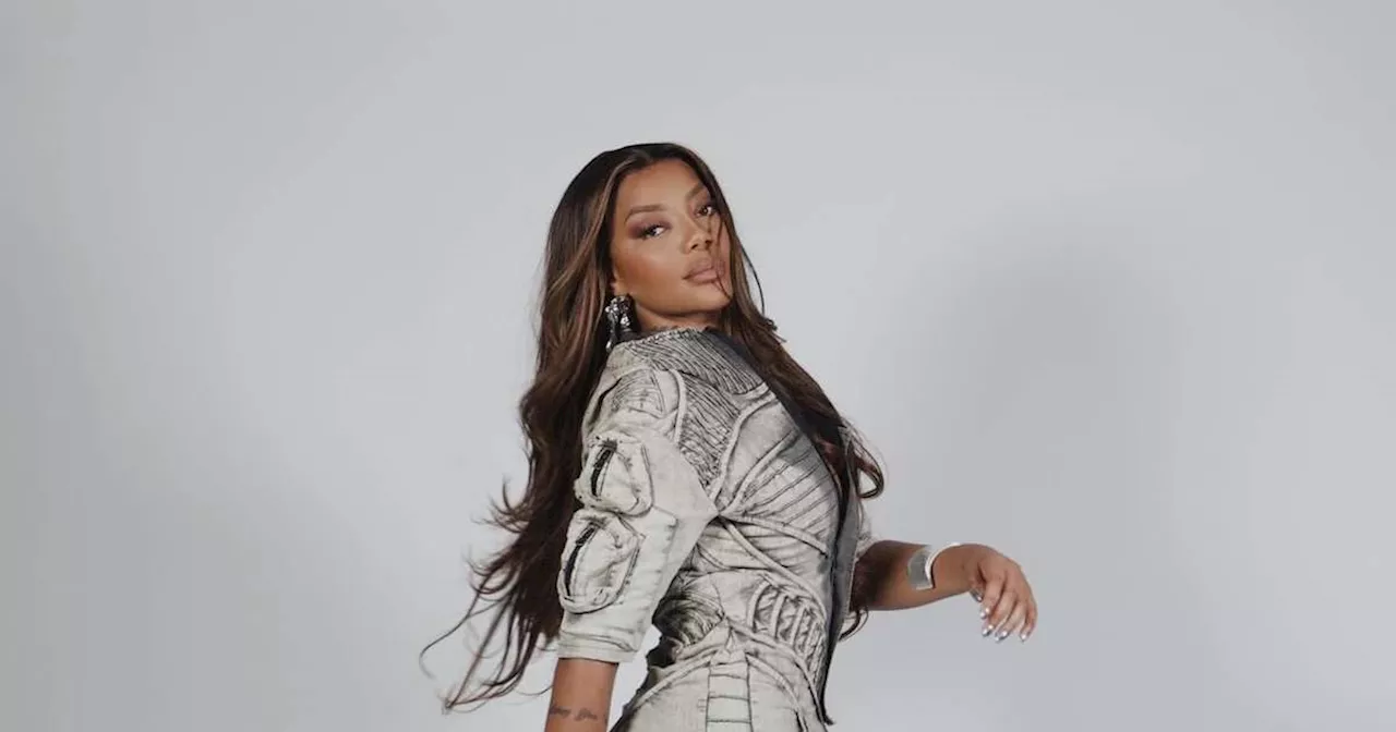 Ludmilla quebra regras do Multishow para cantar hino nacional; assista