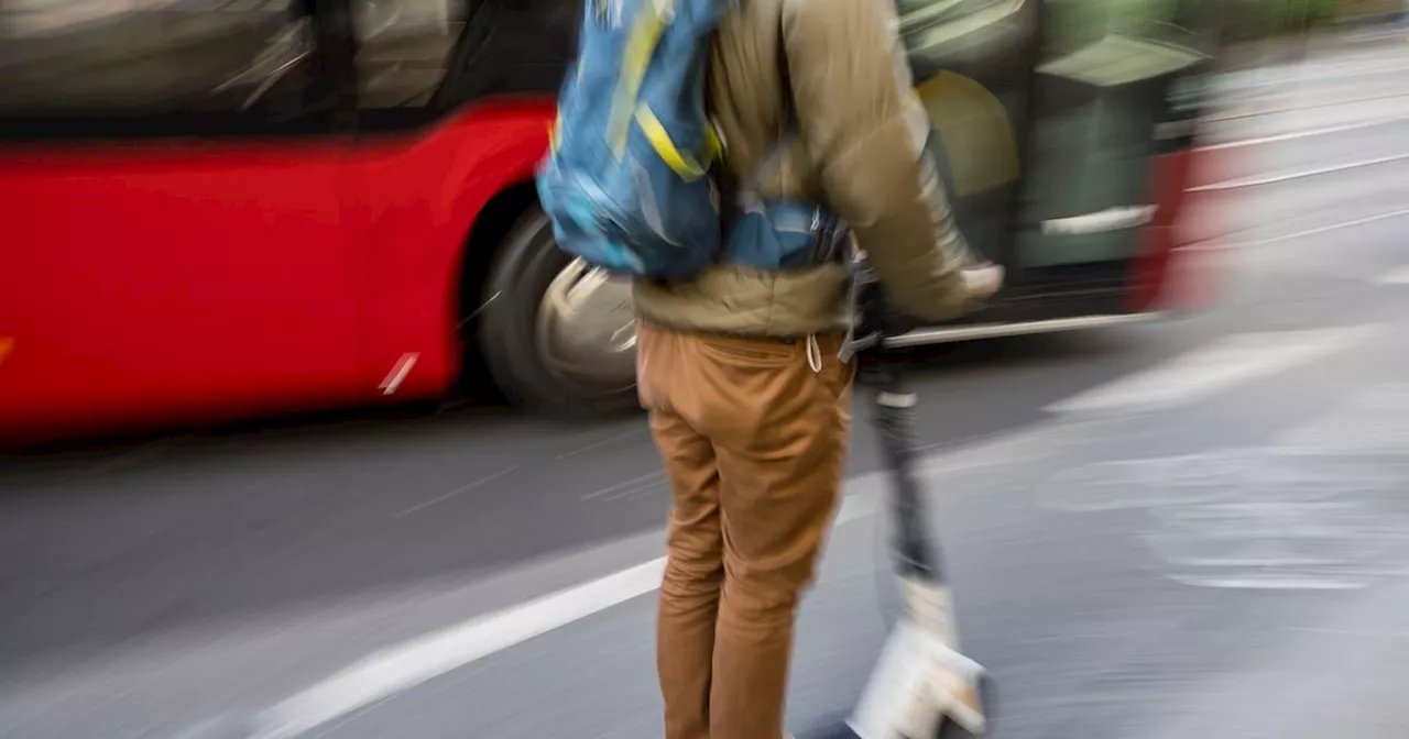 Fahrerflucht in Kufstein: E-Scooter-Lenkerin ließ Kind (6) nach Unfall liegen