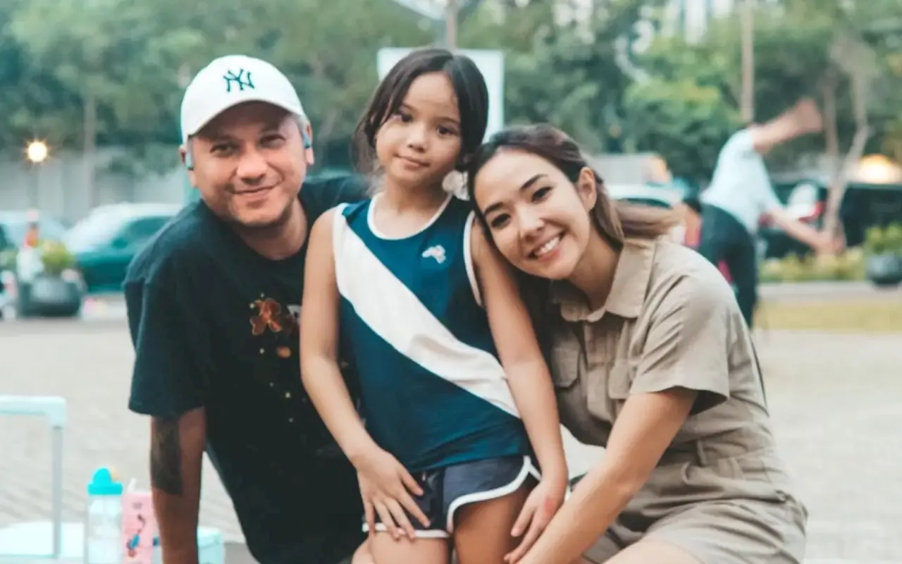 Gading Marten dan Gisella Anastasia Bangga Wajah Gempi Mejeng di Times Square New York