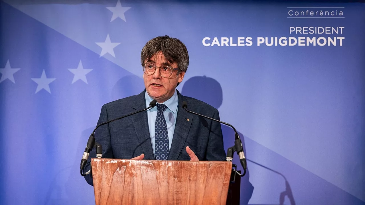 Directo: Rueda de prensa de Carles Puigdemont tras el acuerdo con el PSOE, streaming en vídeo