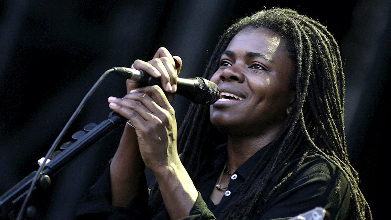 Tracy Chapman makes history, winning CMA Award for Luke Combs cover of 'Fast Car'