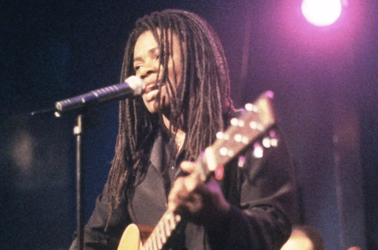 Tracy Chapman Wins 2023 CMA Award for 'Fast Car'