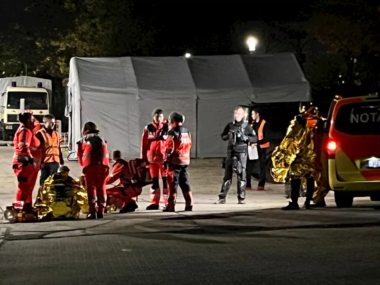 Dutzende Verletzte auf illegalem Rave-Festival – Retter proben Ernstfall!