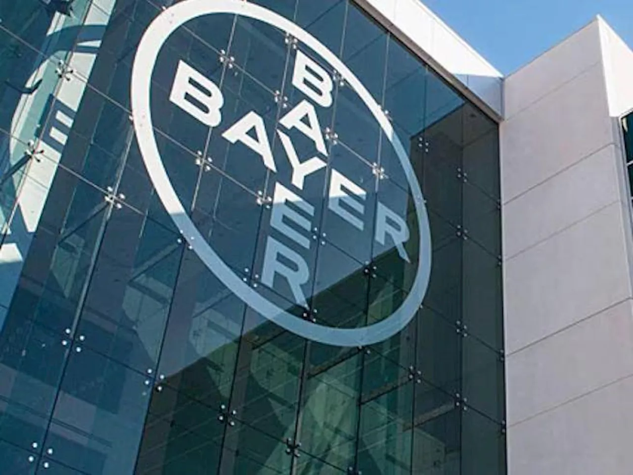 Bayer, il colosso della chimica e della farmacia in rosso per tassi e glifosato