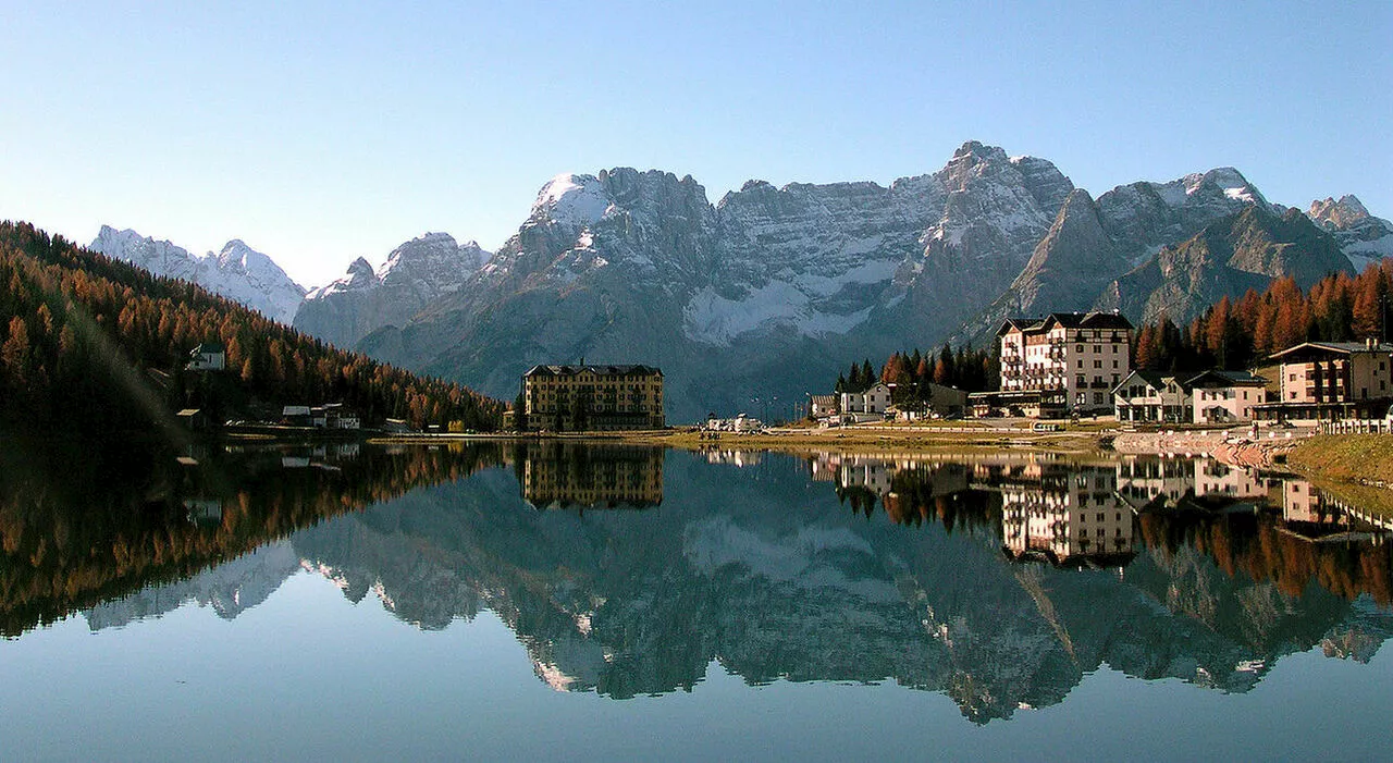 Il lago incantato delle Dolomiti sta andando a fondo