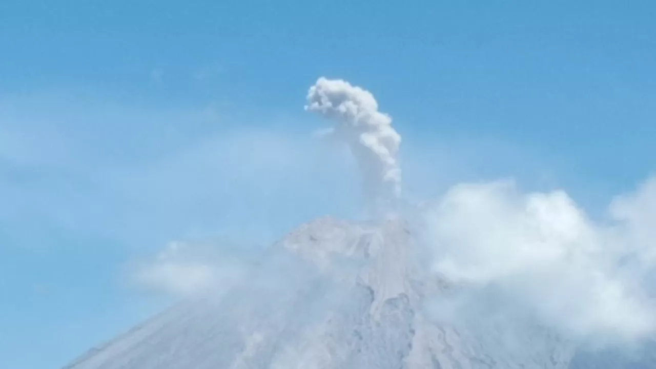 BPBD Lumajang: Awan Panas Erupsi Gunung Semeru Masih Jauh dari Permukiman Warga