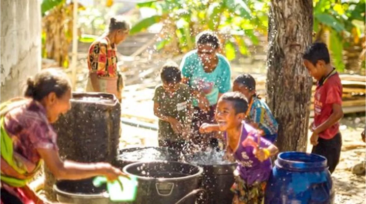 Warga Desa Boen NTT Tersenyum Lebar Sambut Air Bersih