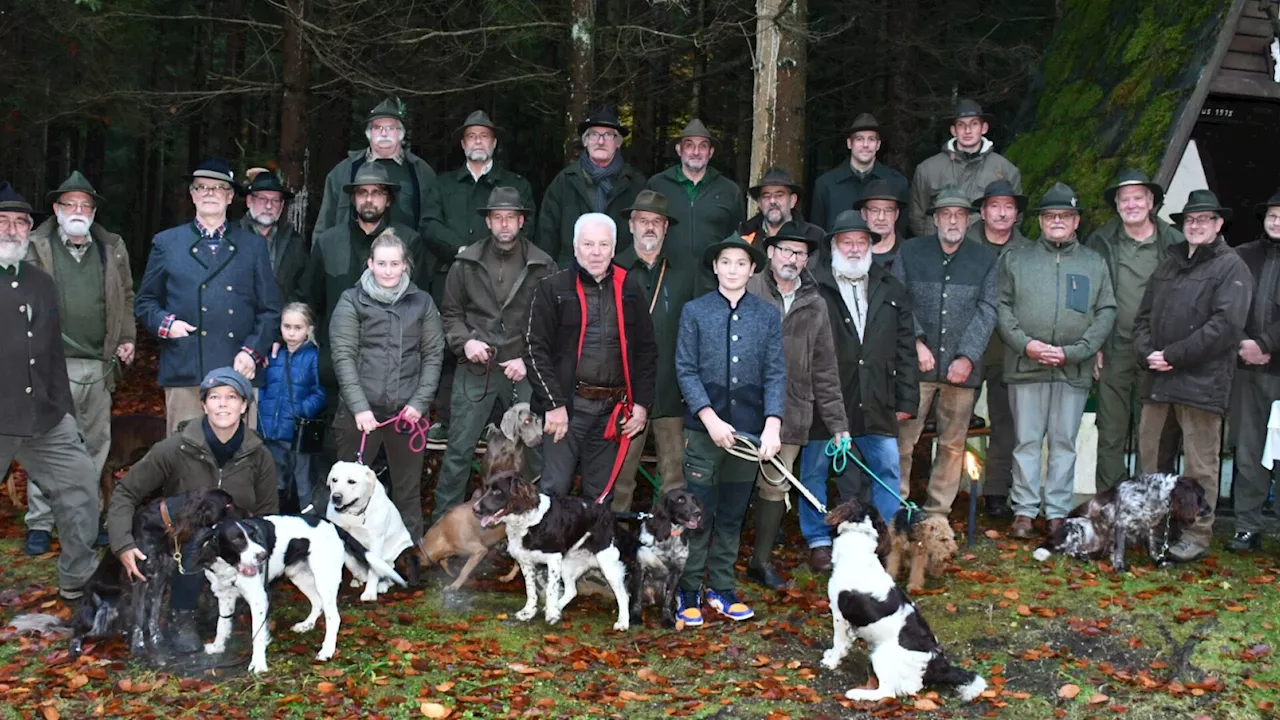 Segen für Jagdhunde bei Hubertusandacht