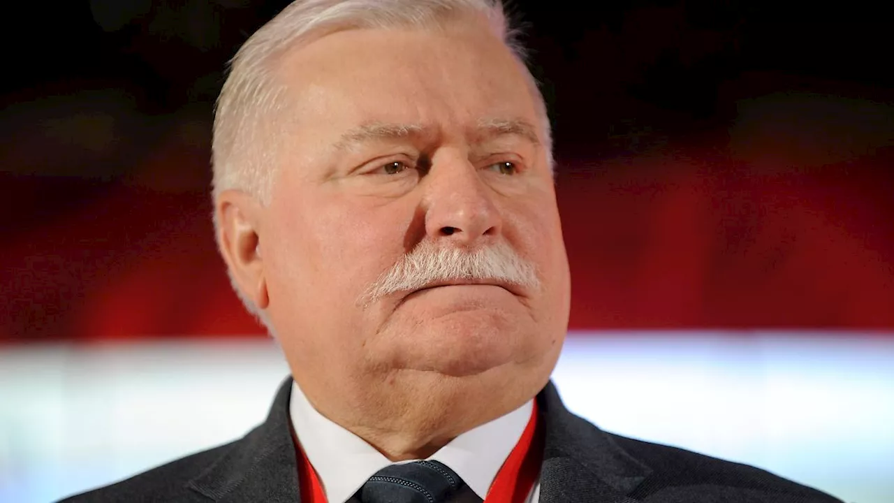 Sachsen-Anhalt: Lech Walesa trägt sich in Goldenes Buch in Halle ein