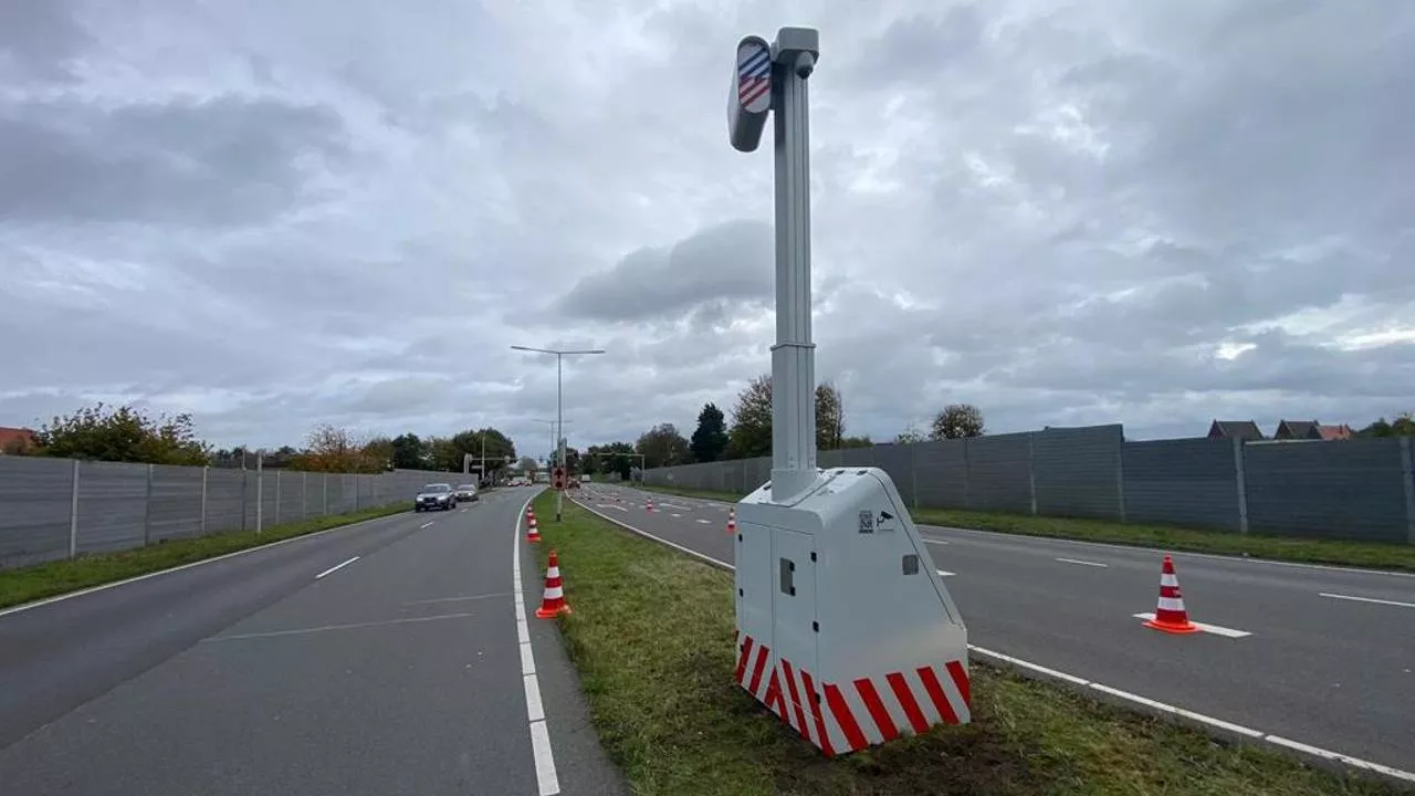 Niemand ontsnapt aan de mobiele flitspaal: 50.000 hardrijders op de bon