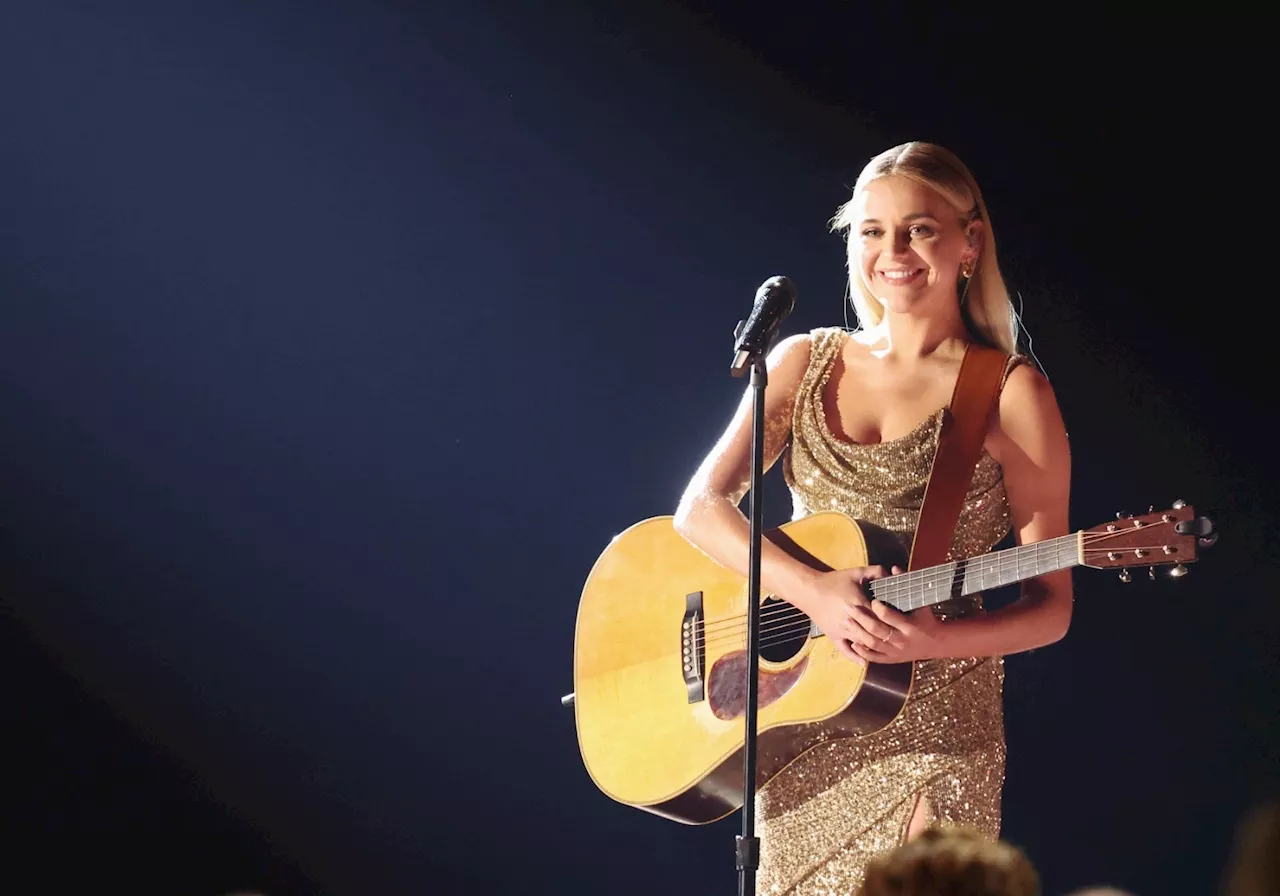 See Kelsea Ballerini Perform Lovelorn 'Leave Me Again' at 2023 CMAs