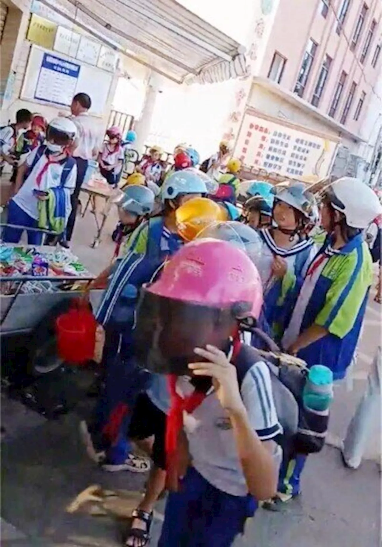 徒歩通学なのにヘルメット着用強制？ 中国の学校の「奇妙なルール」の背景―シンガポールメディア（2023年11月9日）｜BIGLOBEニュース