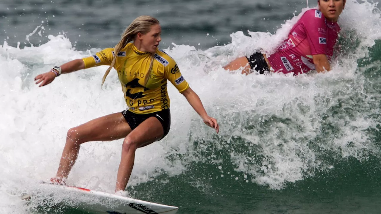 Laura Enever breaks woman's record for surfing biggest paddle-in wave in Hawaii