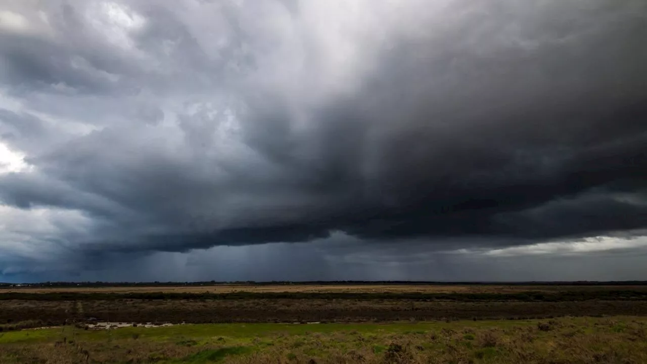 Thunderstorm asthma hospitalises over 200 in Victoria