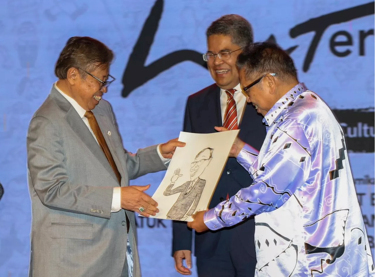 Sarawak government to help varsity students in buying textbooks and tools