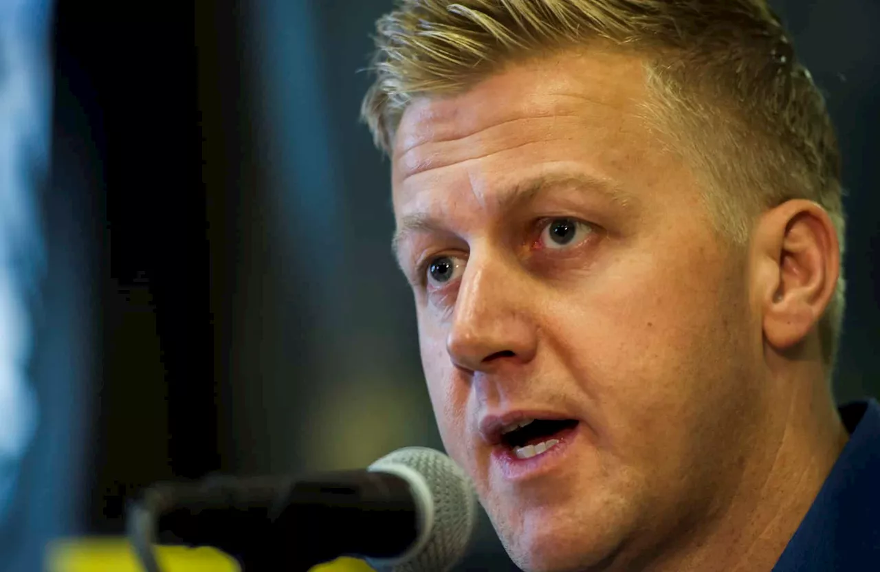 Gareth Cliff slammed over Pandor headscarf jab