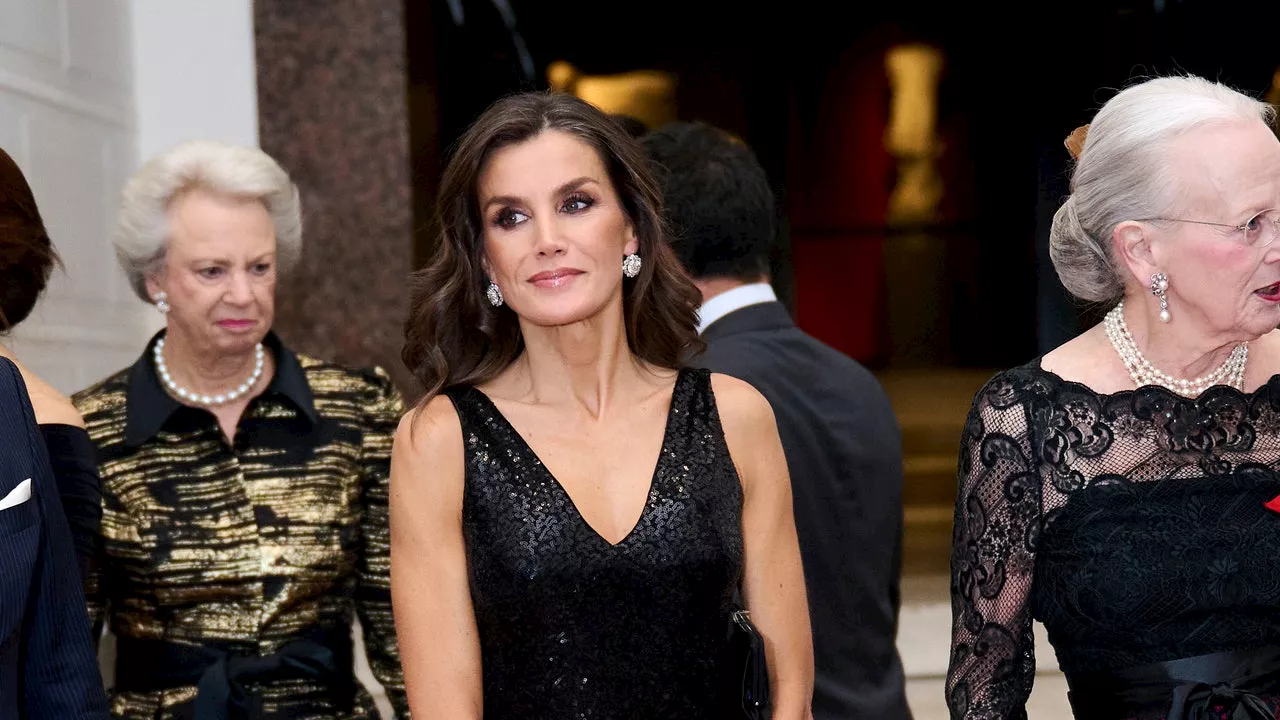 La reina Letizia deslumbra con un vestido de lentejuelas en Copenhague