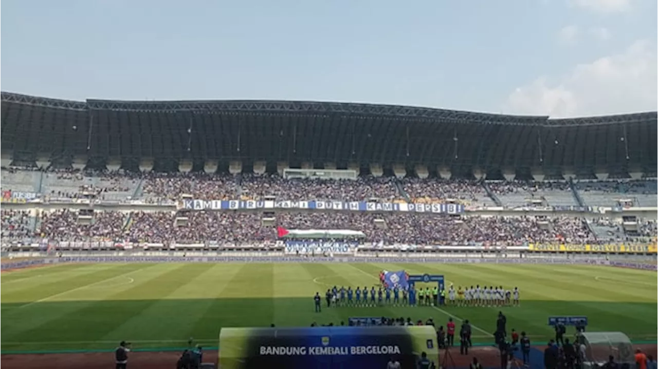 Bobotoh Kompak Kibarkan Bendera Palestina Atas Nama Kemanusiaan