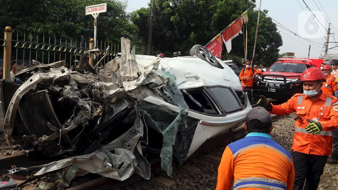 Kecelakaan Maut Perlintasan Sebidang Kereta Api Terus Berulang, Salah Siapa?