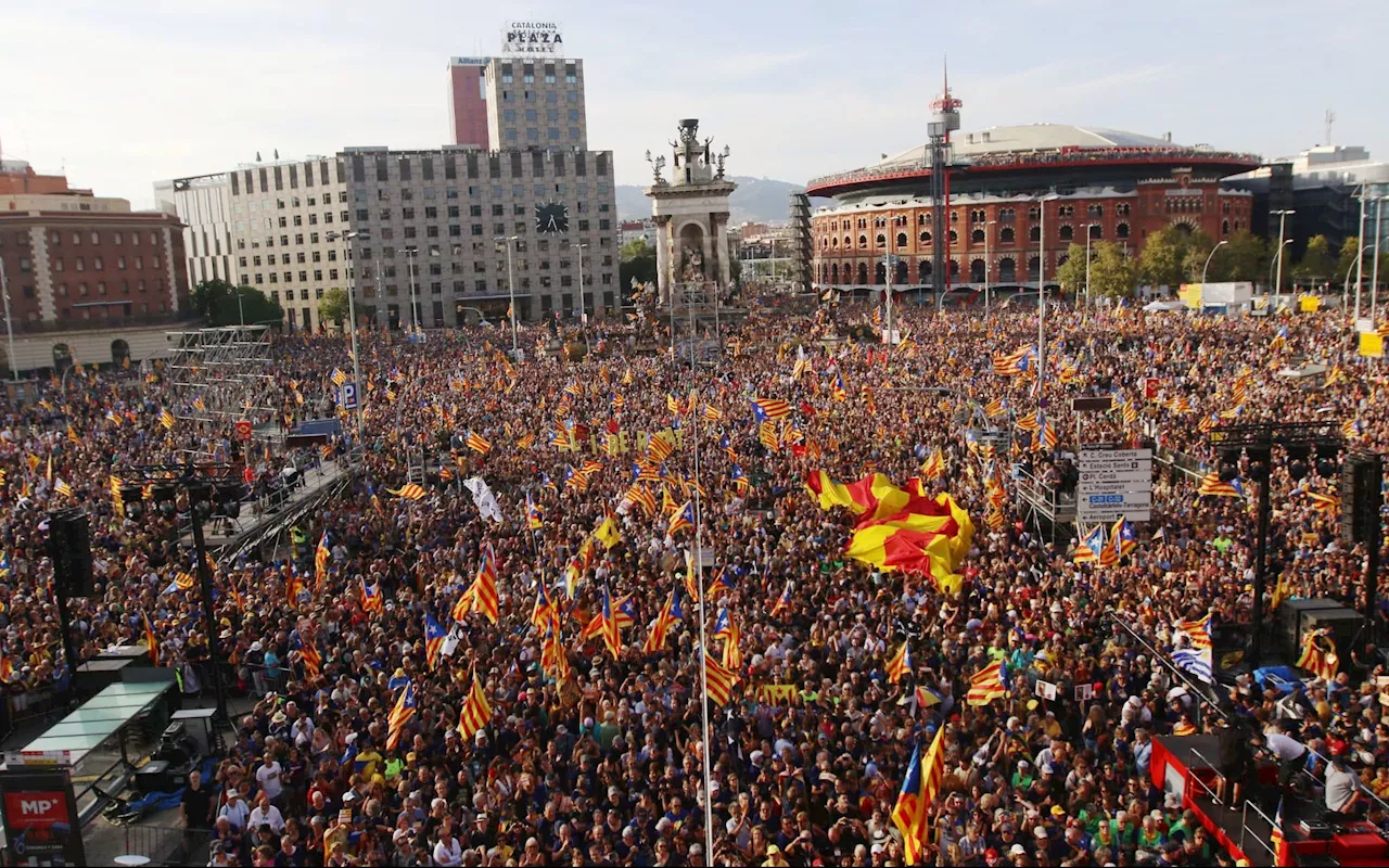 Spansk politik: Puigdemont kræver historisk aftale for at løse konflikten mellem Catalonien og Spanien