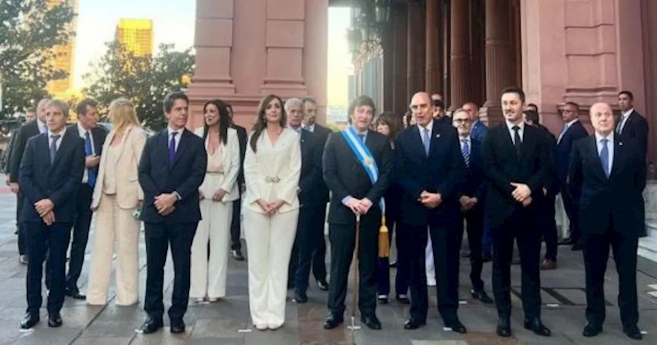 La Era Milei comienza en Argentina con un baño de masas frente al Congreso