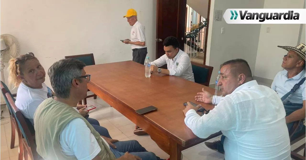 Bloqueo en vía a Bogotá se mantiene: no hubo acuerdo entre la Alcaldía del Socorro y los manifestantes