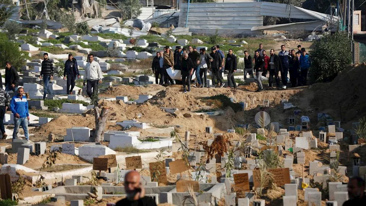 بسبب العدوان.. شوارع غزة تحتضن جثث الشهداء بعد تعذُّر الوصول إلى المقابر
