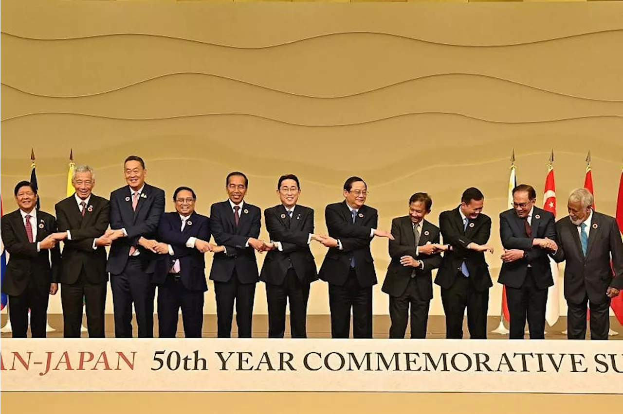 Singapore PM calls for deeper economic cooperation between Asean and Japan