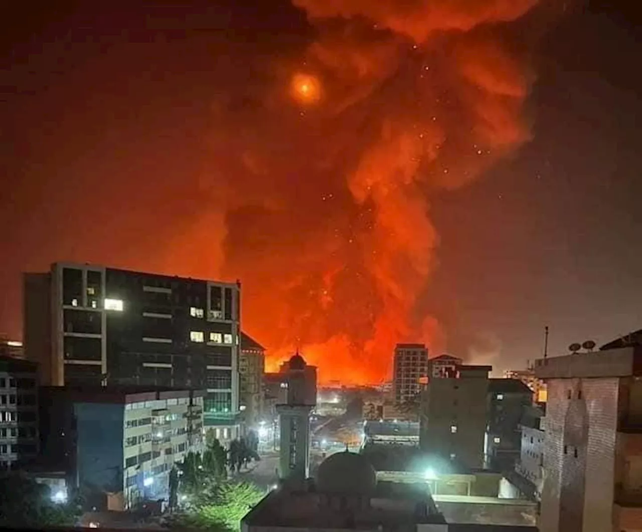 مقتل 8 وإصابة العشرات إثر حريق ضخم بمنشأة نفطية في غينيا